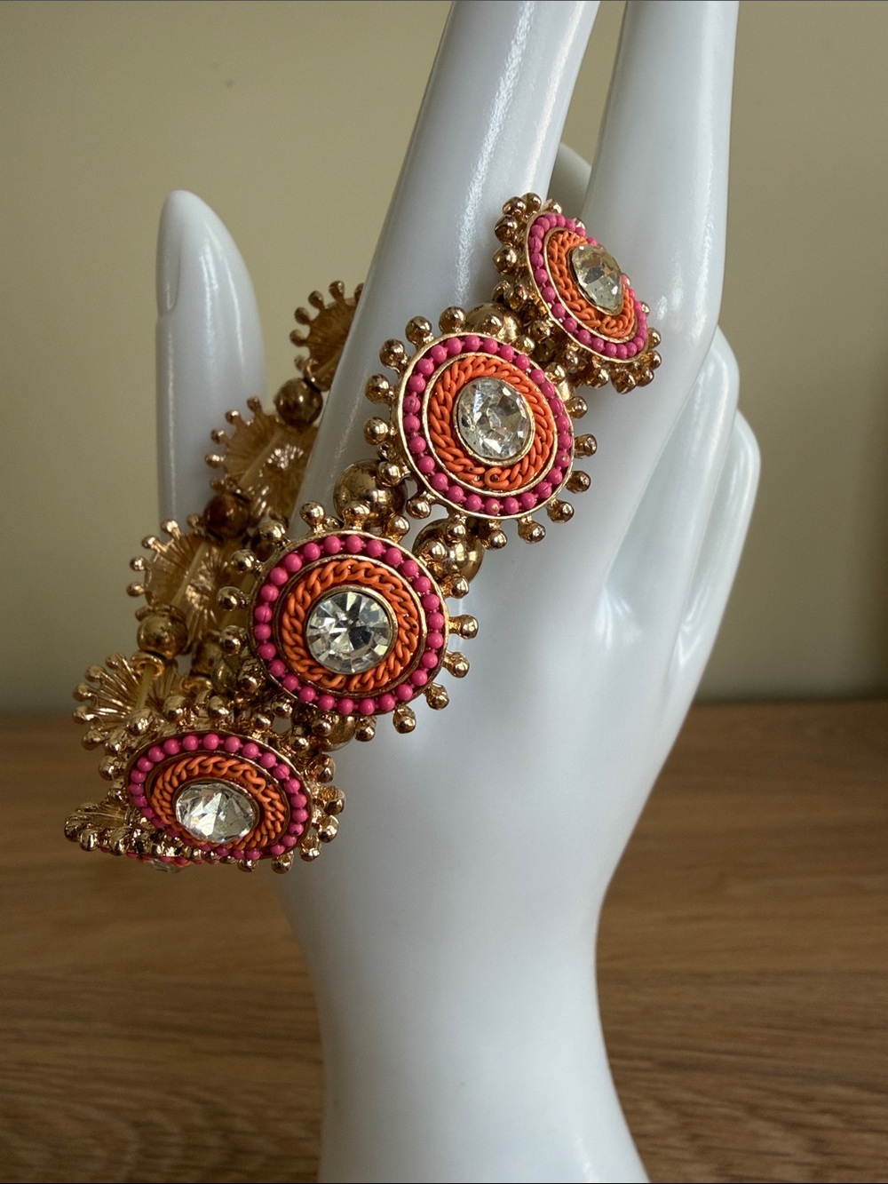 BOHO PINK ORANGE RHINESTONE FLOWER MEDALLION STRETCHY BRACELET Gold Tone